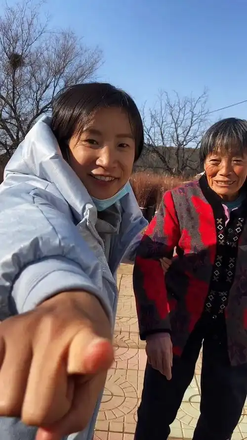 我婆婆可爱吗朋友们搞笑婆媳吧光合创作者纪录我的农村生活.  我婆婆可爱吗朋友们搞笑婆媳吧光合创作者纪录我的农村生活.