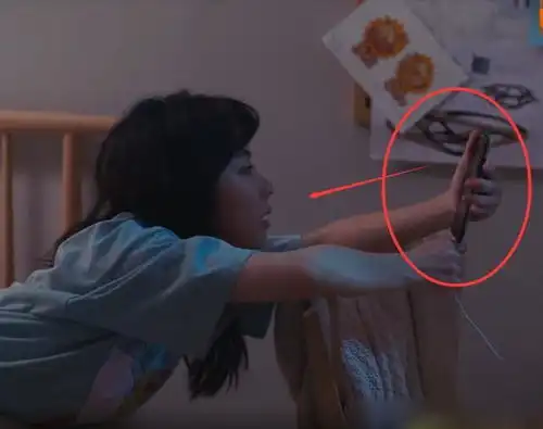  以家人之名李尖尖睡不着,给男神发信息,打开朋友圈,才知是谁