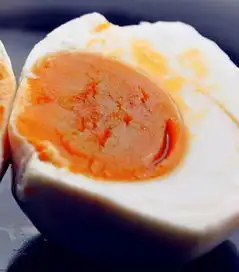  姥姥50年腌咸鸭蛋老方子,简单2步,15天出油起沙,关键靠它