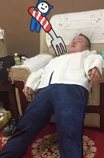  搞笑gif姑娘还是太年轻了,被她们就这样欺骗了