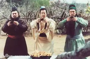  谁帮我把这三张头像ps成桃园结义的照片求大神帮忙我给材料求帮助