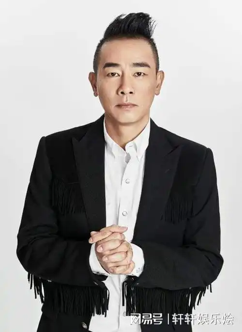  这一看就知道,是陈小春儿子