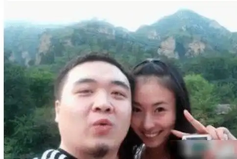  第一车模翟凌坠落史,被男友踢爆不雅视频后,车模事业尽毁