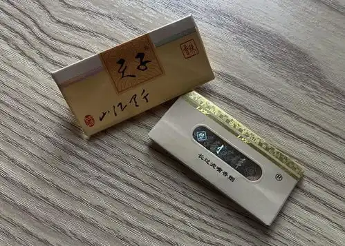  烟卡迷住小学生追捧和天下香烟,商家百元打包卖