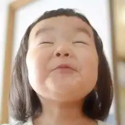  靠丑照萌哭全球1000000粉丝,但你就是我想要的傻丫头