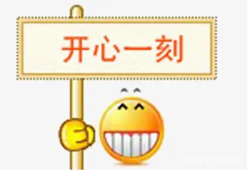  搞笑gif趣图小猫咪翻来覆去睡不着,原来是想跟主人挤一块睡