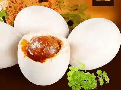  怎么判断咸鸭蛋坏没坏煮熟的咸鸭蛋可以放多少天