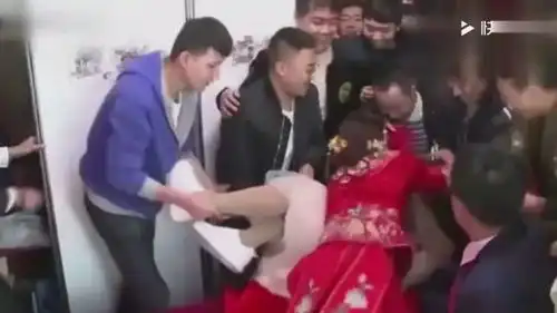  现在当伴娘风险太大了,这么奇葩搞笑的婚礼,太吓人了