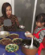  爆笑gif趣图瞧你这年轻人,下个坡都畏畏缩缩,看大妈的
