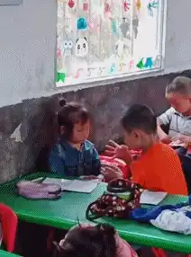  搞笑gif趣图六一儿童节到了,你们的小可爱上线了