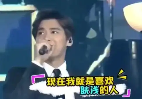 盘点李易峰的沙雕事迹错位图像穿高跟鞋,当街劝架大爷大妈  盘点李易峰的沙雕事迹错位图像穿高跟鞋,当街劝架大爷大妈