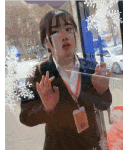  搞笑美女动态图gif新来的小护士太单纯,经常被我们整蛊