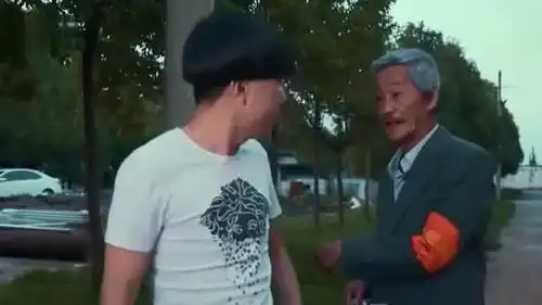  陈翔六点半茅台买双拖鞋,全村的人敲锣打鼓,鞭炮齐鸣