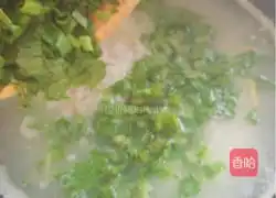  芥菜咸蛋瘦肉粥的做法