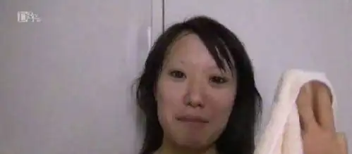 搞笑gif趣图美女,换衣服的速度真快,你是怎么做到的  搞笑gif趣图美女,换衣服的速度真快,你是怎么做到的