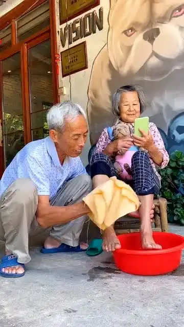 搞社爷爷奶奶的幸福生活  搞社爷爷奶奶的幸福生活