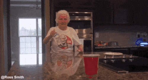 93岁硬核奶奶恶搞孙子爆红全网,1300w网友点赞希望我老了也能这么酷  93岁硬核奶奶恶搞孙子爆红全网,1300w网友点赞希望我老了也能这么酷