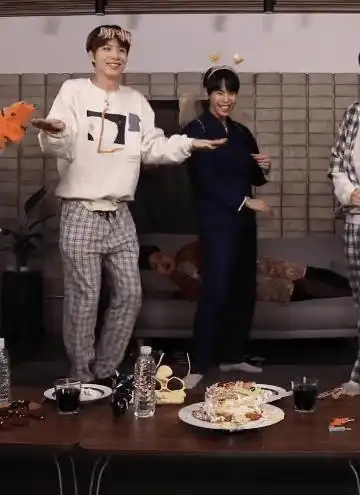  各位有没有nct,exo,redvelvet的沙雕图片或者搞笑表情包,在线求