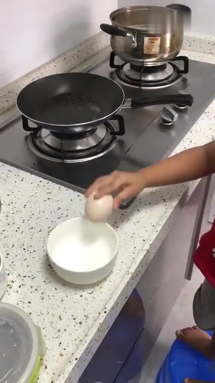  小朋友第一次做饭,结果悲剧了