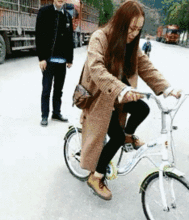  妈妈去出差爸爸迫不及待在朋友圈发动态黄脸婆走了3分钟后