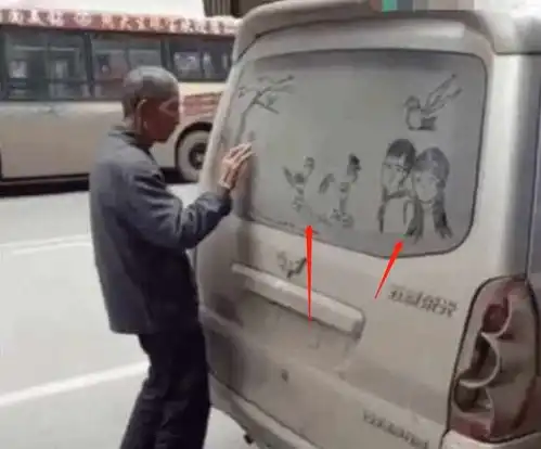 五菱宏光不洗车,老大爷看不下去,随手一画惊艳了车主  五菱宏光不洗车,老大爷看不下去,随手一画惊艳了车主