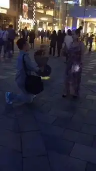 他打开喇叭欲表白却传出收废品  他打开喇叭欲表白却传出收废品