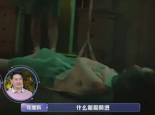  金晨为了过关当场撩裙子,张继科的表情亮了,怪不得金爸看不上他
