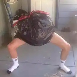  搞笑gif看来你是没吃饭,一脚被踢跑