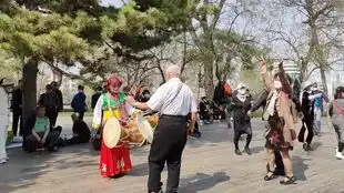 延吉公园朝鲜族大爷大妈欢快地跳舞  延吉公园朝鲜族大爷大妈欢快地跳舞